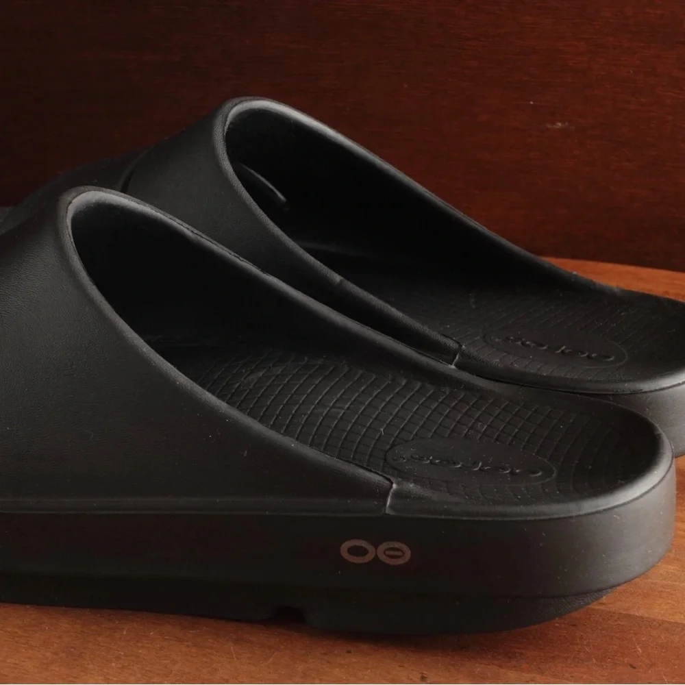 Oofos Sandals Mens Size 10 Women 12 Black OOahh Slide Recovery Comfort Shoes